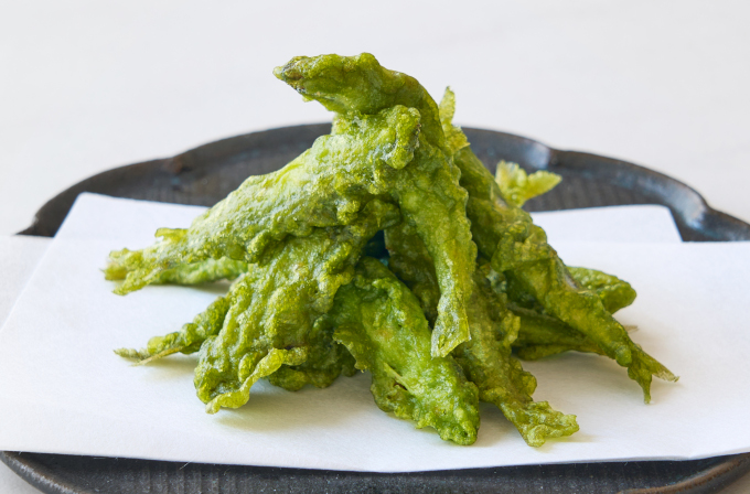 琵琶湖産小鮎の抹茶揚げ