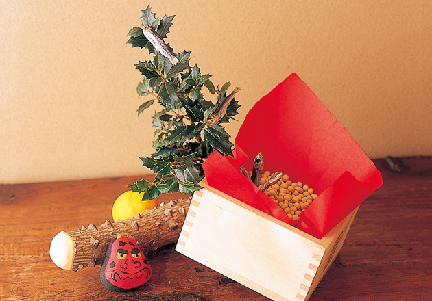 節分の室礼　豆まき用の升と柊鰯を飾った日本の季節行事
